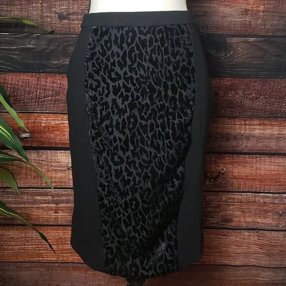 Ann Taylor Pencil Skirt Size 2 Black Velvet Leopard Zip Back - Picture 2 of 8